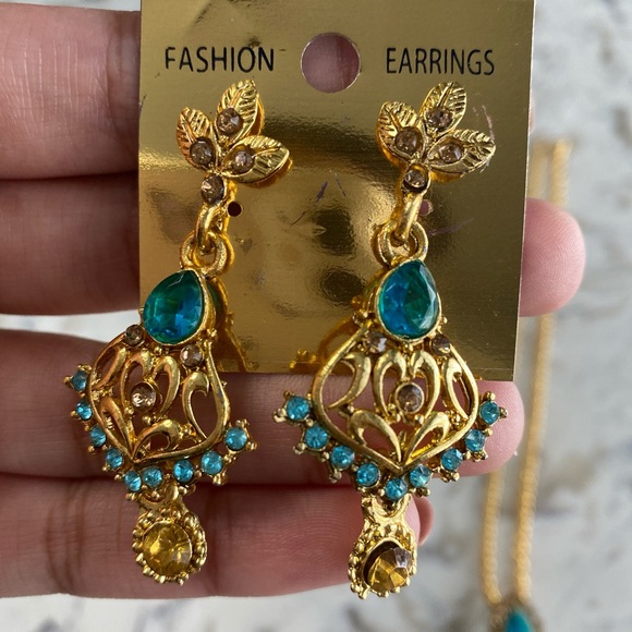 Earring and necklace set - Picture 2 of 3